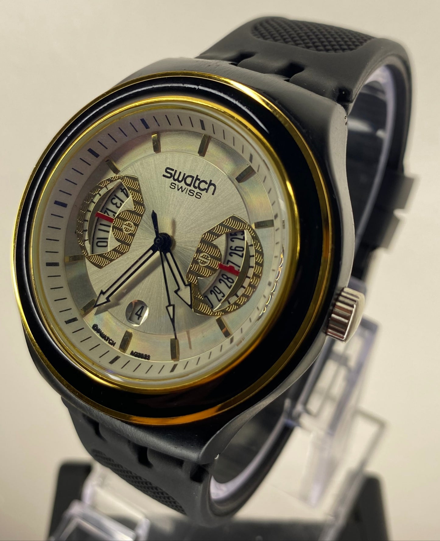 ساعة سواتش وحدة 200الف زوج 300الف