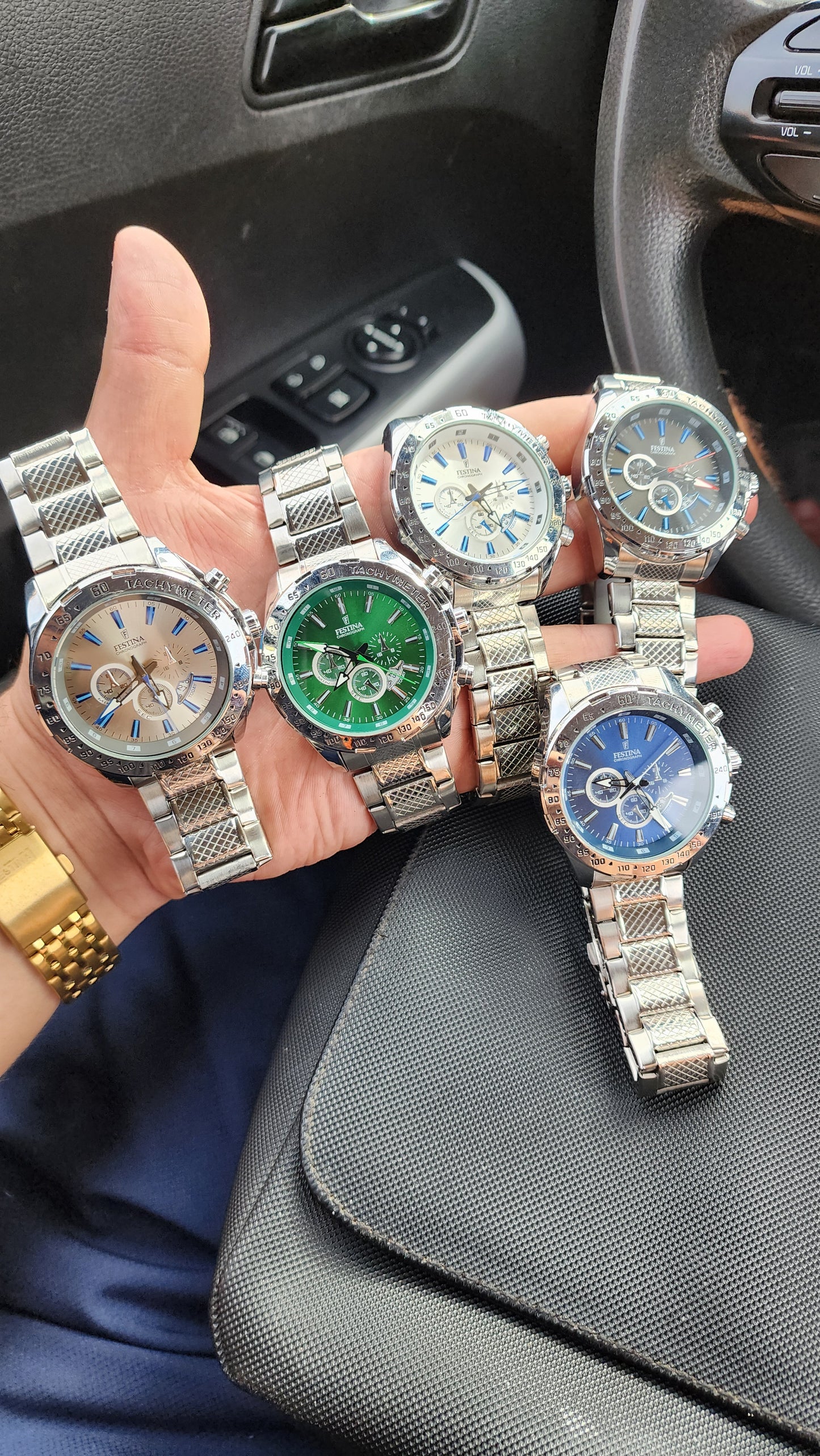 ساعة عالمية من شركة فيستينا