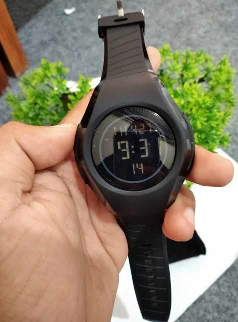 ساعة اصلية  مقاومة للماء من شركة سكايمي