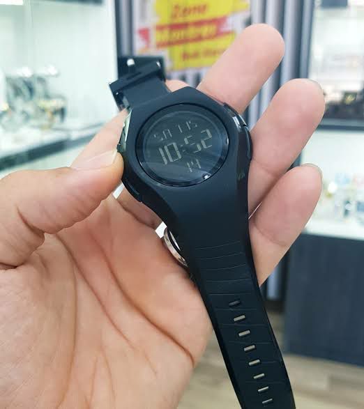 ساعة اصلية  مقاومة للماء من شركة سكايمي