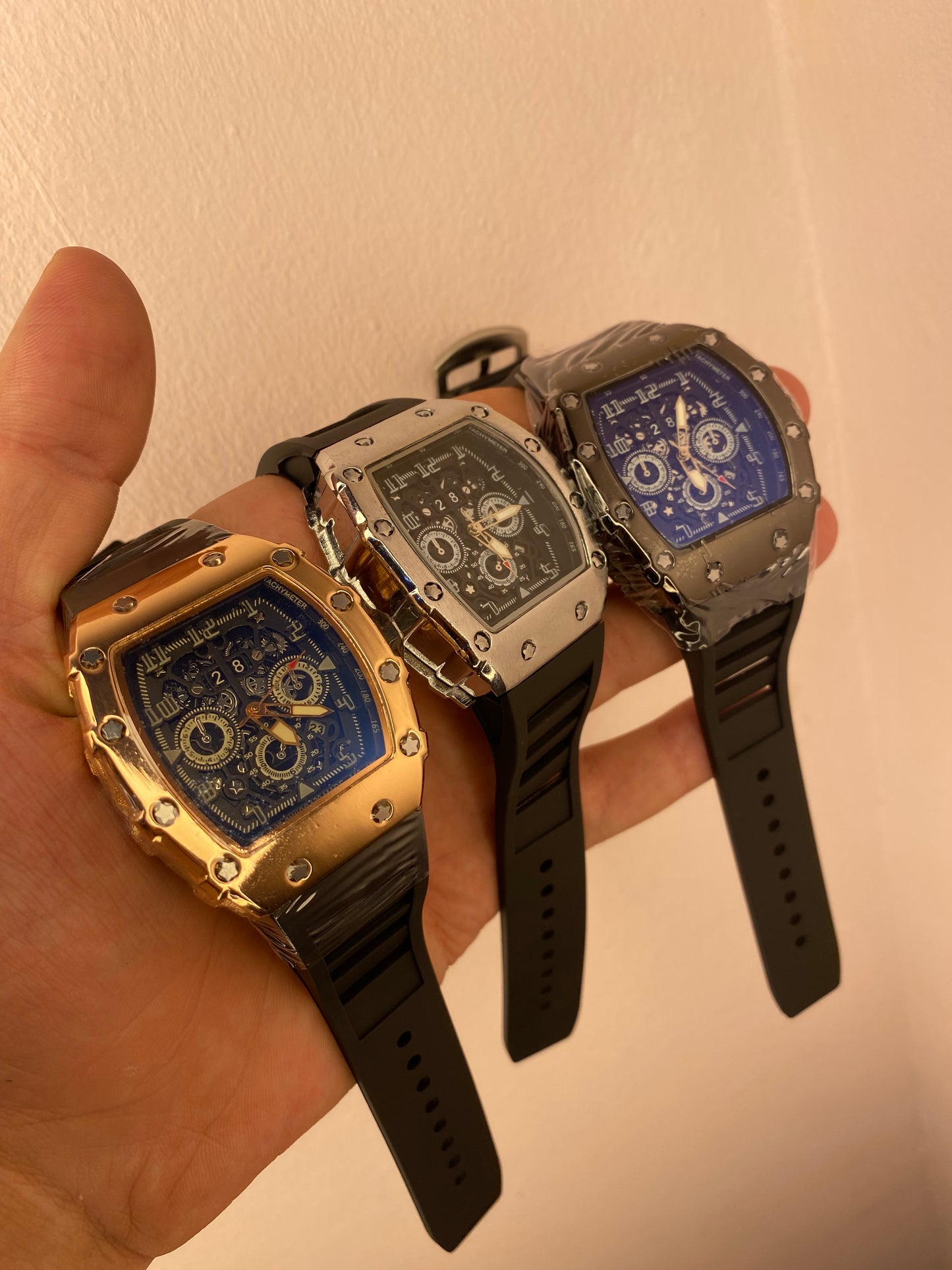 ساعة يد جميلة من السيليكون