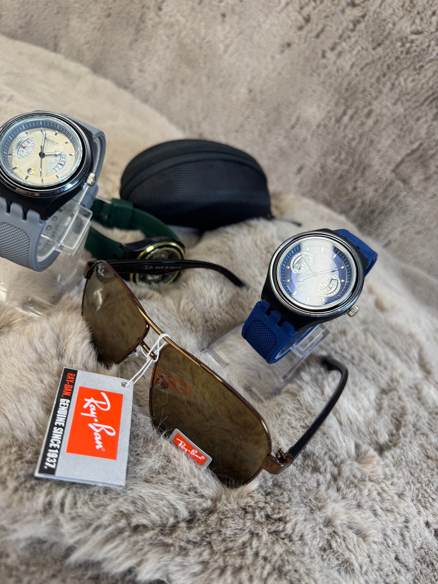 ساعة ونظارات بسعر دمار